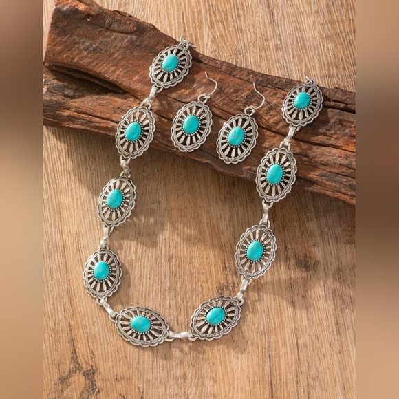 Vintage Jewelry - Vintage Silver Necklace with Turquoise Accents